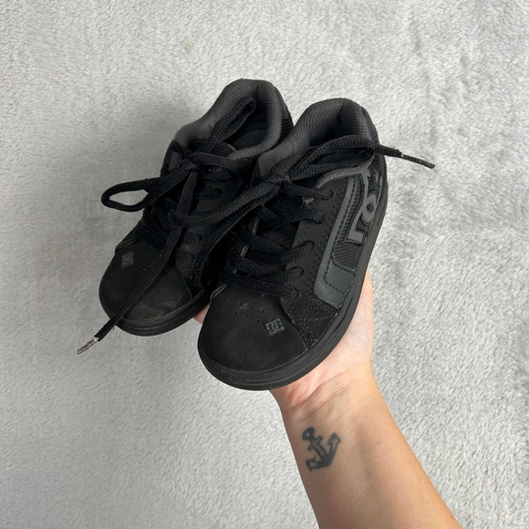 DC Skateboarding Shoes Boys 10.5 Black Street Comfort indie School Canvas Casual - Picture 2 of 7